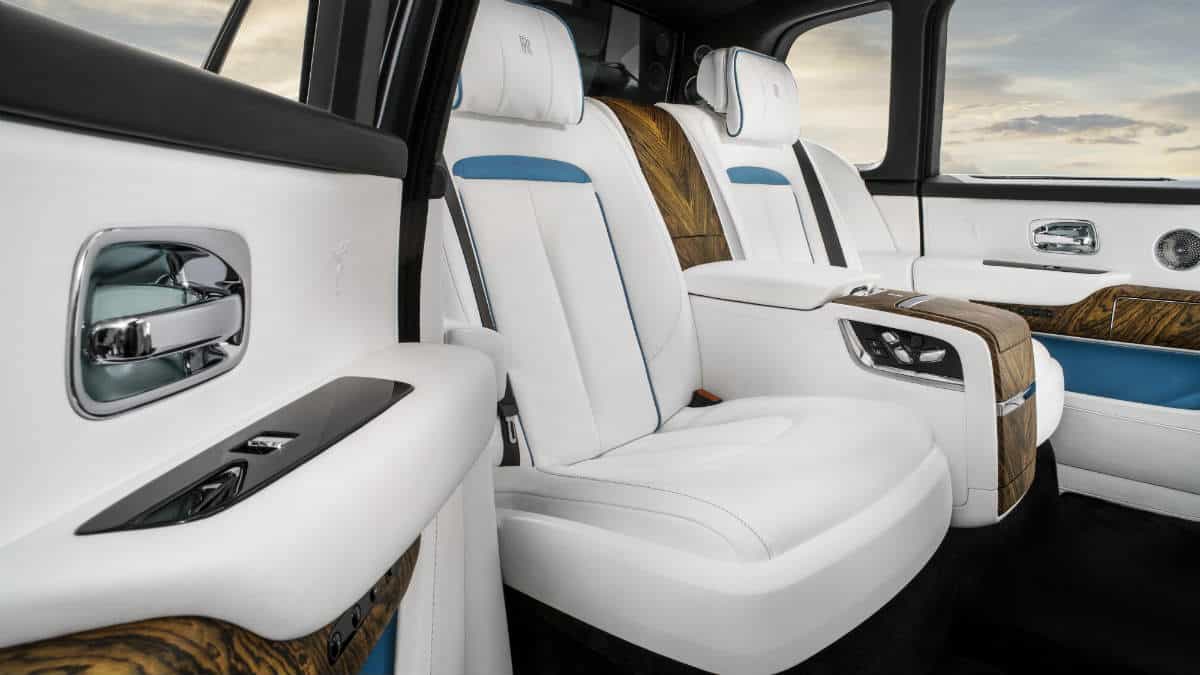 LUXURY SUV CAR ROLLS ROYCE CULLINAN