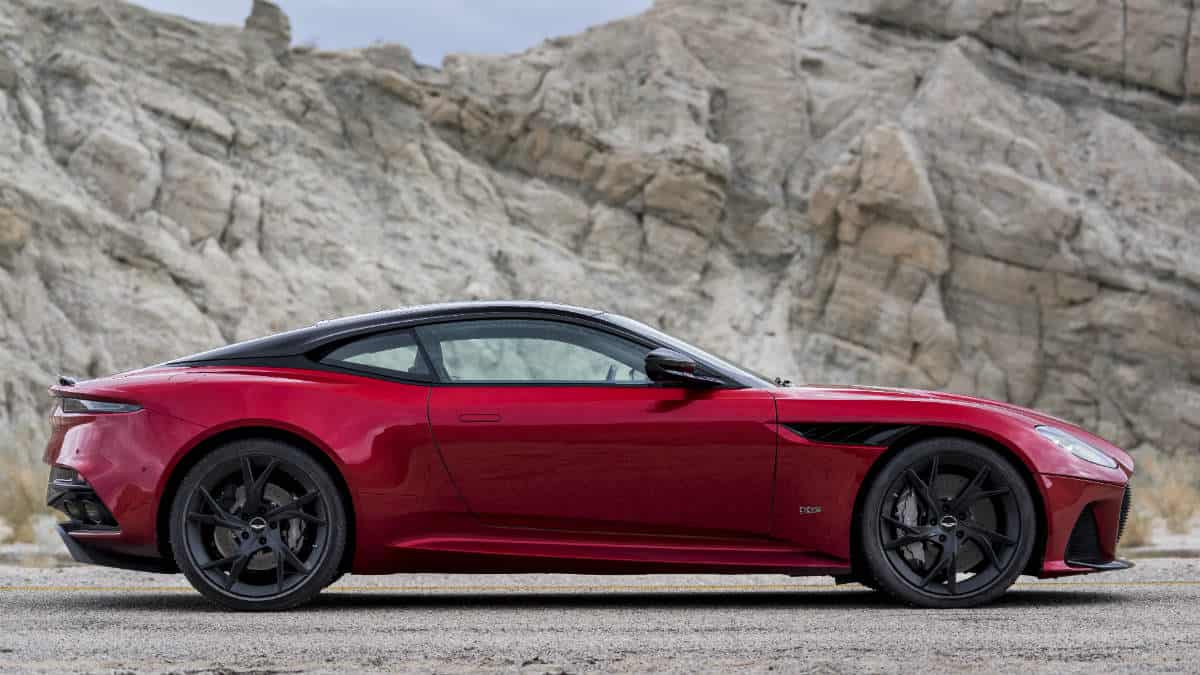 SPORTS CAR ASTON MARTIN DBS SUPERLEGGERA